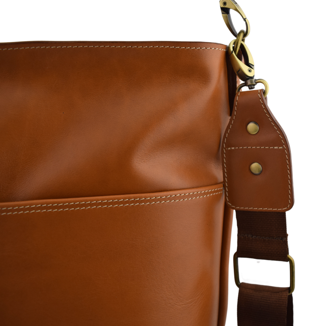 Close up of hardware on the Porta Leather Essential Crossbody bag in tan 