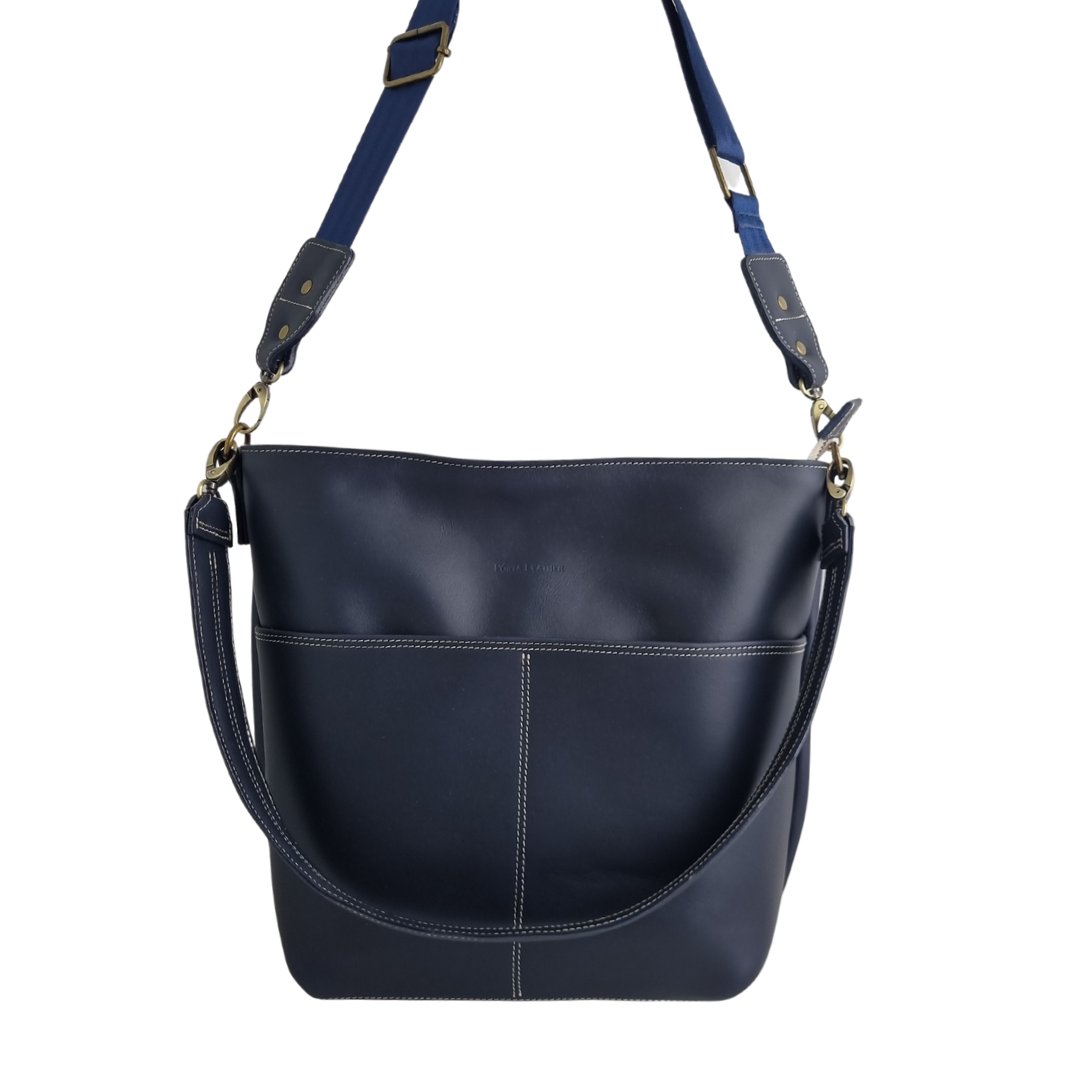 Porta leather essential crossbody bag in navy